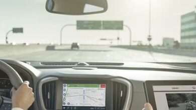 تجربتي الرائعة مع قيادة شاحنة GMC الكهربائية بدون استخدام اليدين