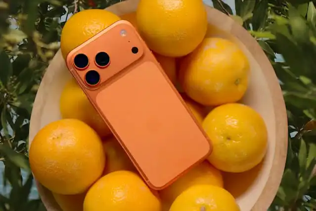 السر وراء اللون البرتقالي في آيفون 17 برو – Cosmic Orange iPhone 17 Pro هل اللون البرتقالي عملي في الاستخدام اليومي؟