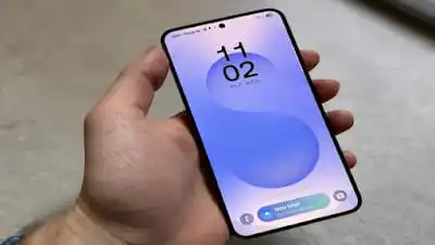 الشاشةفيGalaxy S25 هل Galaxy S25 يستحق سعره؟ تحليل قبل الشراء