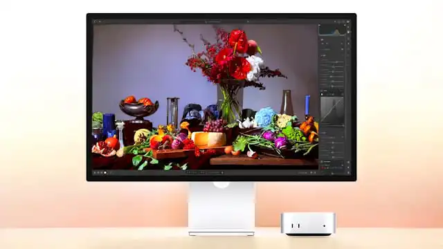 عند توصيلها بجهاز Mac، تمنح شاشة Studio Display تجربة مستخدم مميزة لمختلف المحترفين، بدءًا من المصورين الذين يحررون الصور في Adobe Lightroom، إلى المصممين الذين يصنعون الإبداعات في Adobe Illustrator، وصولاً إلى منتجي الموسيقى الذين يعملون على Pro Tools.