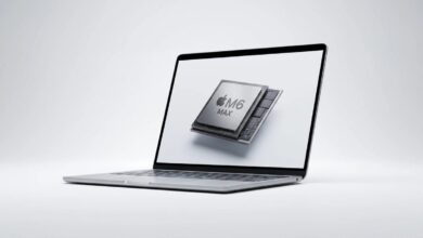 جهاز لابتوب حديث مفتوح يعرض مفهوم شريحة Apple M6 وتصميم MacBook Ultra بإضاءة استوديو نظيفة واحترافية