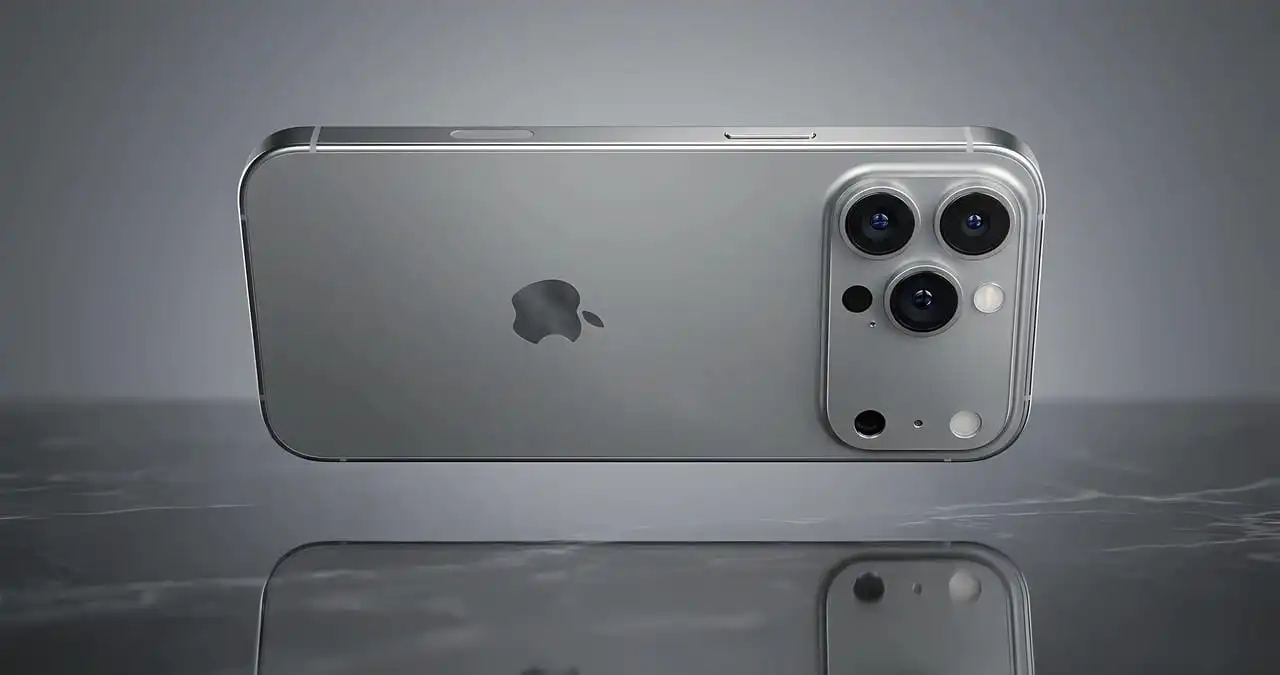 هاتف آيفون iPhone 18 Pro باللون الرمادي وتصميم الكاميرا الدائرية الممركزة بحجم مكبر فوق خلفية رمادية فضية سادة