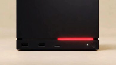جهاز Steam Machine مع ظهور نصف شريط أحمر على الواجهة الأمامية يشير إلى عطل محتمل في وحدة معالجة الرسومات وفق رموز Valve