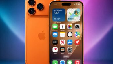 النسخة التجريبية العامة من iOS 27 على هاتف iPhone مع عرض الجهاز من الأمام والخلف