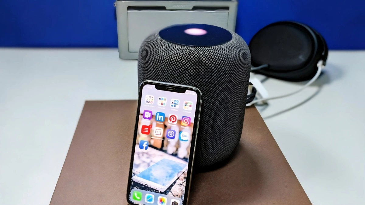 جهاز HomePod جديد مزود بشاشة وواجهة تفاعلية