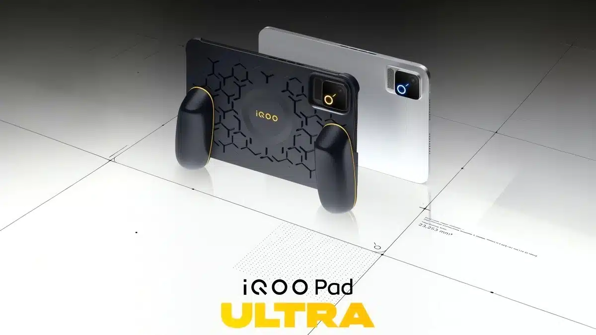 iQOO Pad Ultra باللون الأسود مع تصميم مخصص للألعاب