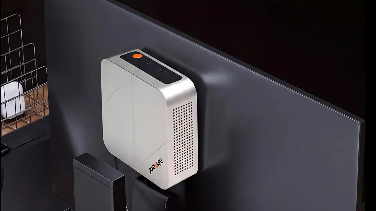 كمبيوتر Ninkear MBOX18 مثبت خلف شاشة مكتبية