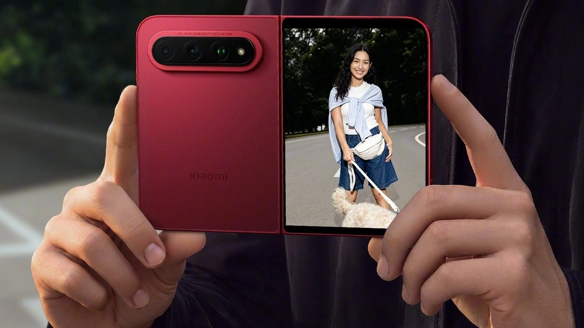 Xiaomi 18 Fold أثناء تجربة التصوير باستخدام الشاشة الخارجية بنسبة 4:3
