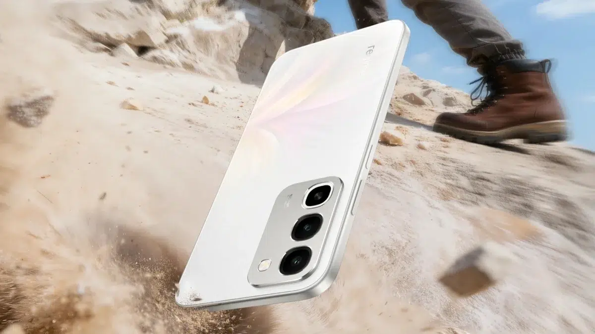 realme C100 وشحن سريع 45W وتصميم مقاوم للسقوط