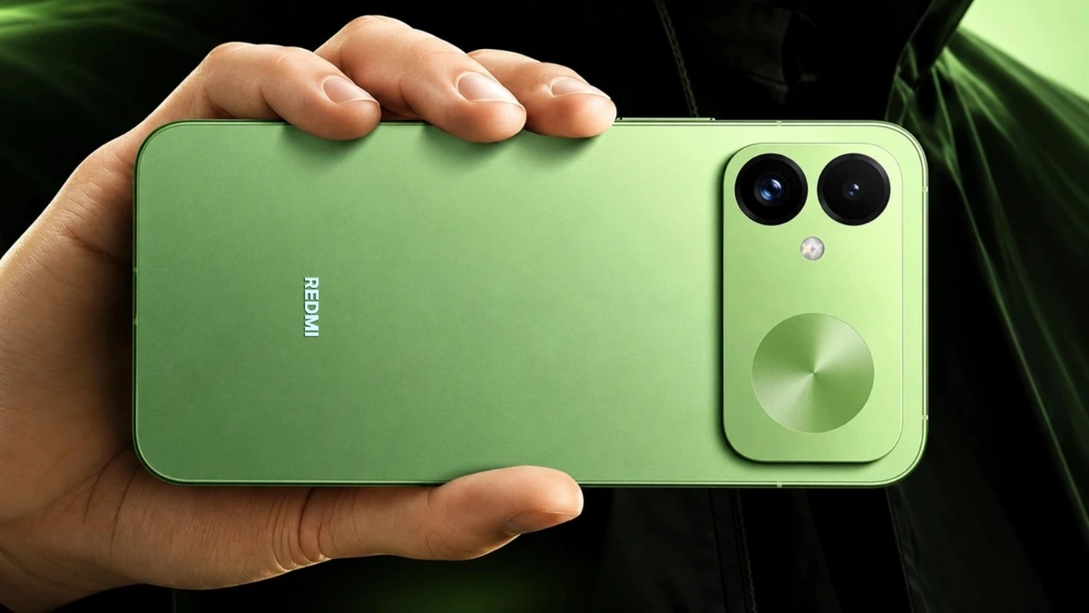 هاتف REDMI K100 باللون الأخضر الفاتح مع شعار REDMI وكاميرتين خلفيتين وتصميم دائري على ظهر الهاتف.