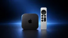 جهاز Apple TV 4K مع جهاز التحكم Siri Remote بتصميم أسود وفضي