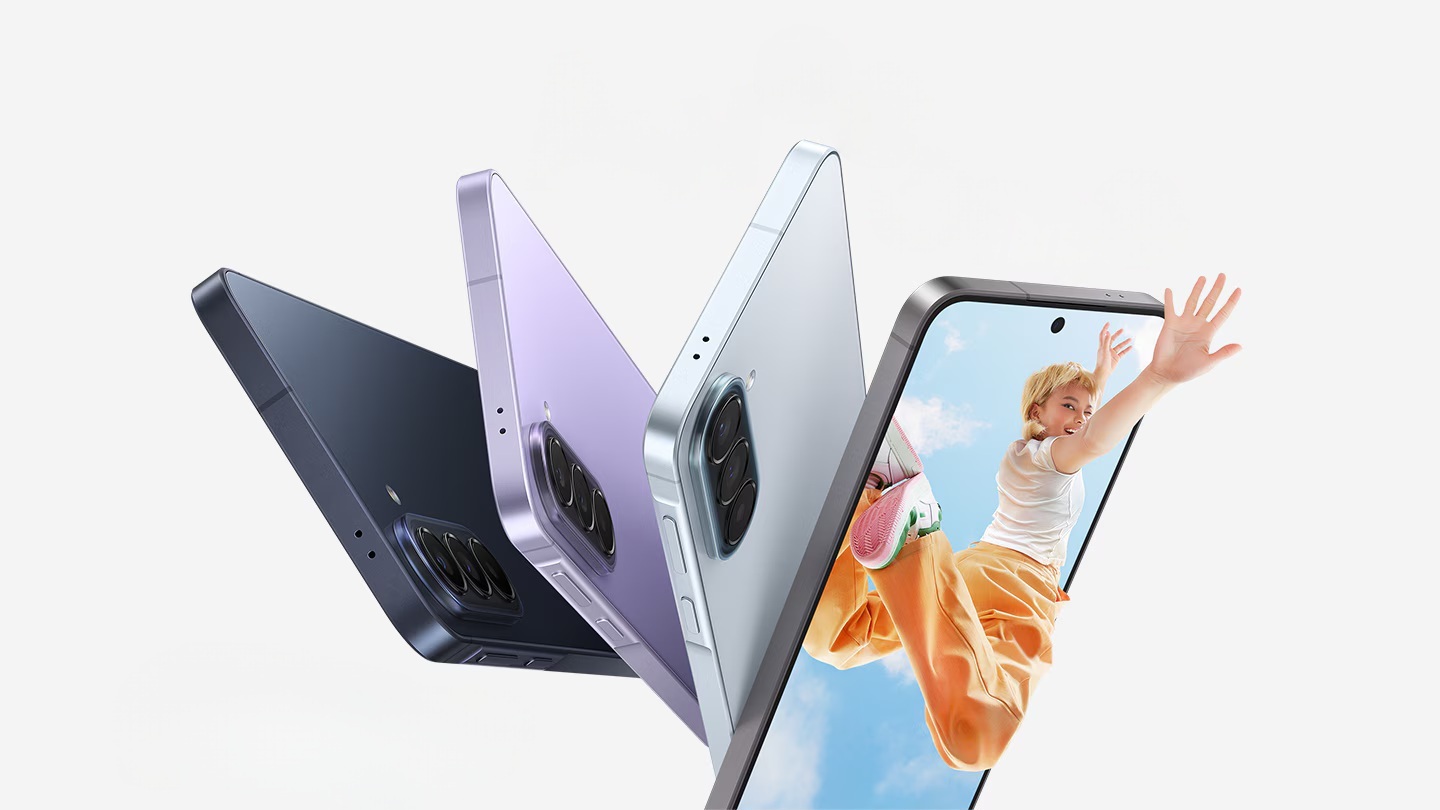 هاتف Samsung Galaxy A57 باللون الأزرق الداكن مع تحديث One UI 9