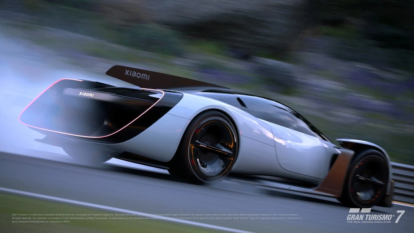 يد DualSense إصدار Gran Turismo 30th Anniversary مع سيارة Honda Step WGN Spada Premium Line موديل 2023.