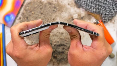 اختبار متانة iPhone Duo يكشف مقاومة الشاشة الخارجية للخدوش