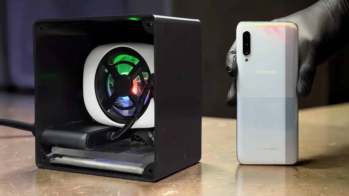 هاتف Samsung قديم يتحول إلى كمبيوتر صغير لتشغيل Minecraft