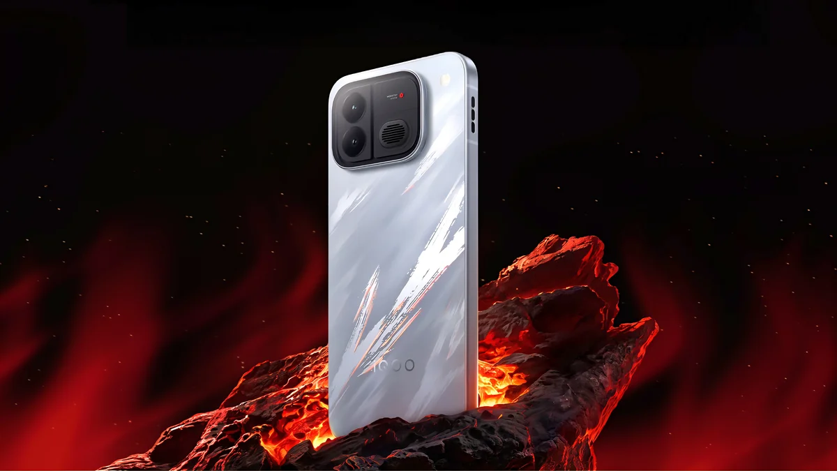 هاتف iQOO Neo12 بتصميم مخصص للألعاب مع شاشة 185Hz ونظام تبريد بمروحة داخلية.