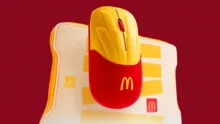 ماوس ماكدونالدز Fry Mark المصنوع جزئيًا من ألعاب Happy Meal المعاد تدويرها مع حقيبة تتحول إلى لوحة ماوس