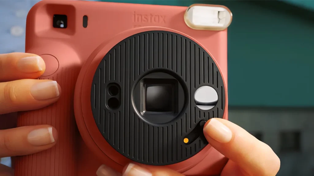 فلاتر الألوان في كاميرا Fujifilm instax SQUARE 2 لتصوير الصور بدرجات لونية دافئة أو باردة